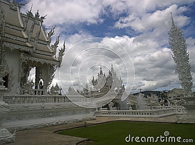 Architecture. Wat Rong Khun Thai: à¸§à¸±à¸”à¸£à¹ˆà¸­à¸‡à¸‚à¸¸à¹ˆà¸™, White Temple in Chiang Rai Province, Thailand Stock Photo